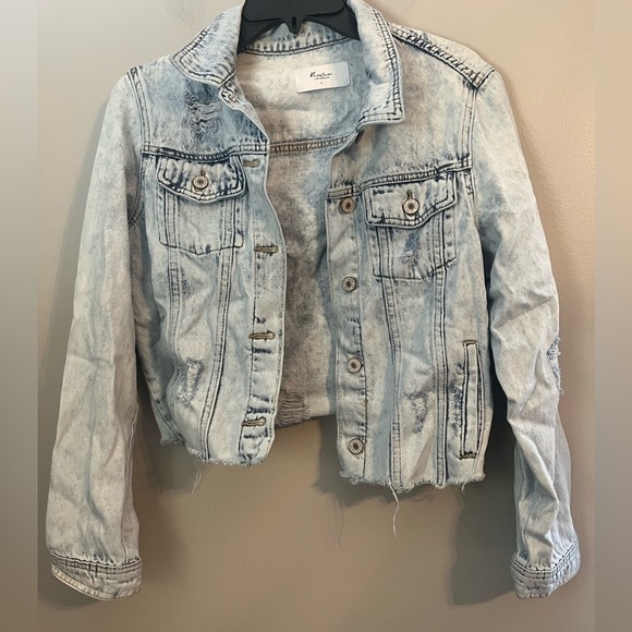 KanCan Distressed Light Denim Jacket Size L - Picture 3 of 10